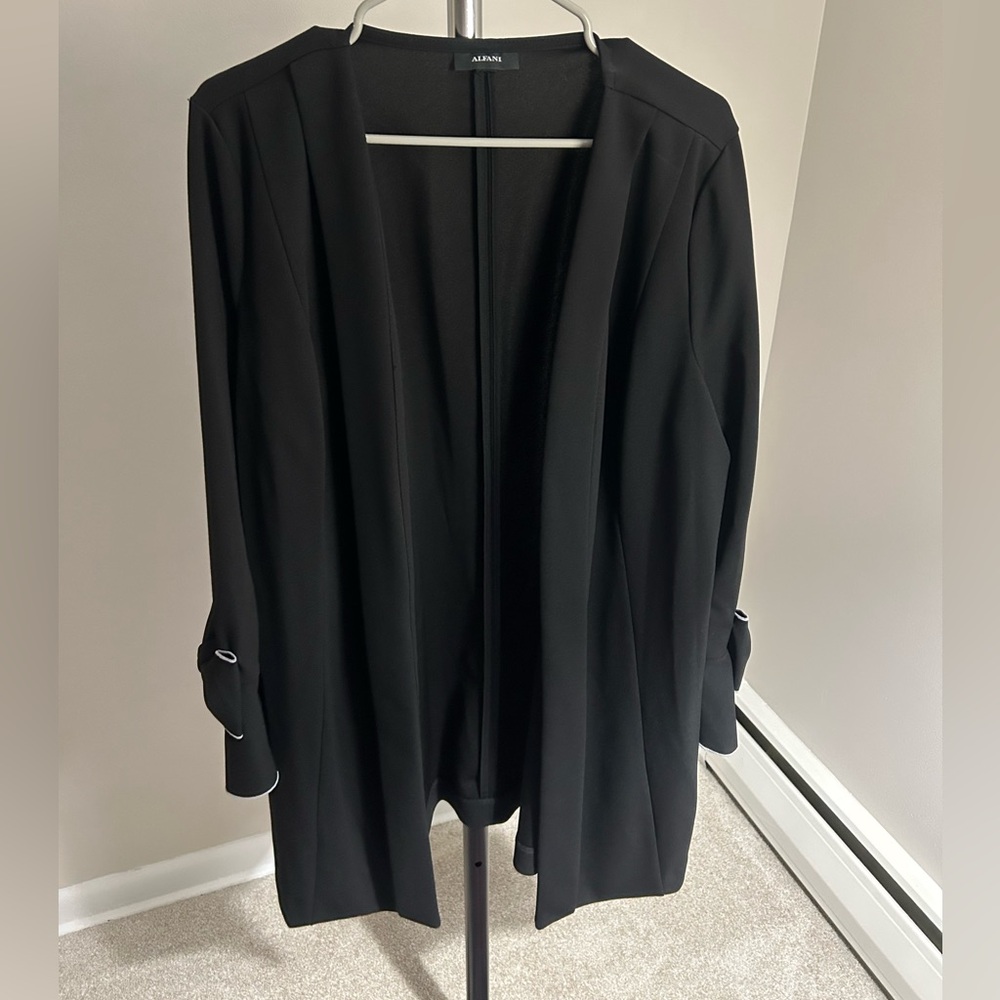 Black and white bow sleeve blazer size XL Alfani